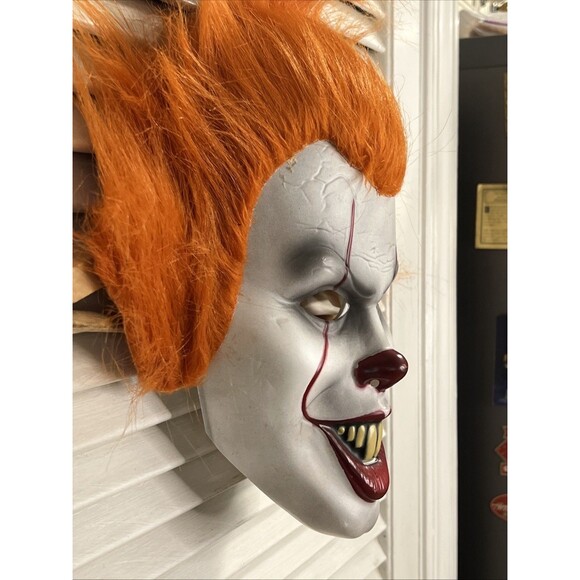 Rubie’s Costume IT Chapter 2 Pennywise Vacuform Adult Halloween Mask Face Cover - Picture 3 of 5